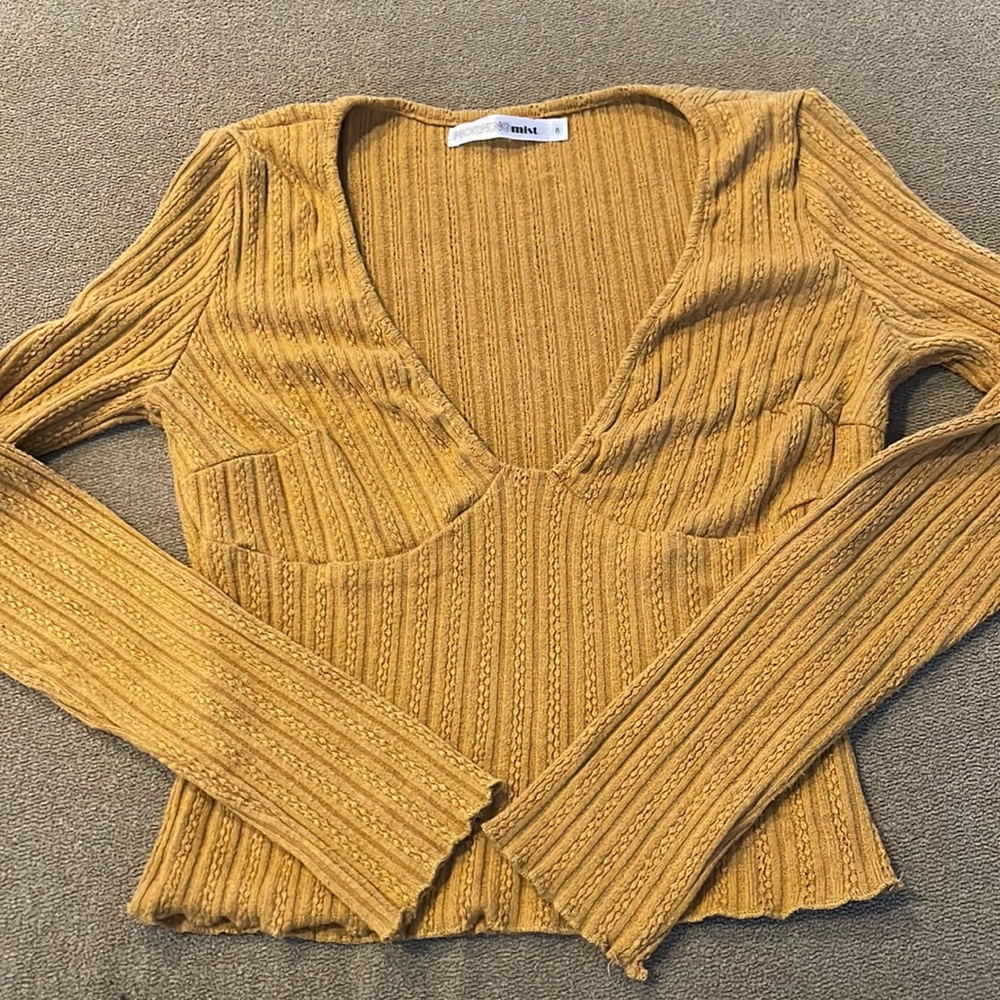 Morning Mist Size 8 v-Neck Rust Color Long Sleeve Crop Top (BB)